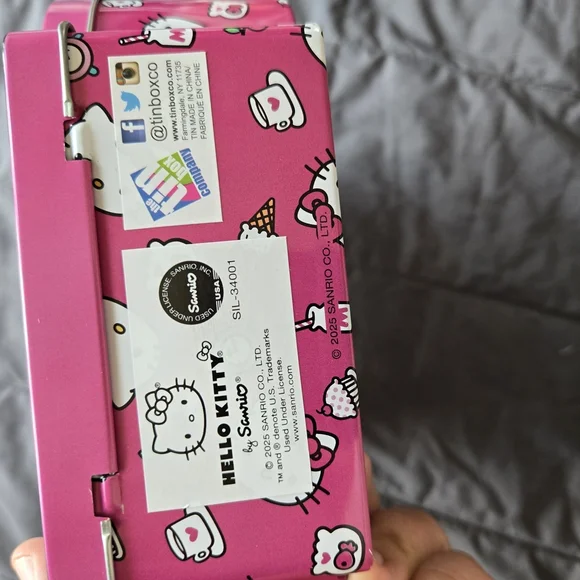 Hello Kitty By Sanrio Pink and Blue Lunch Handbag - Picture 4 of 6